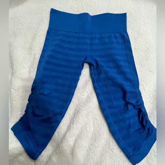 Lululemon In The Flow Crop*Stripe‎ size 8 - Picture 7 of 13